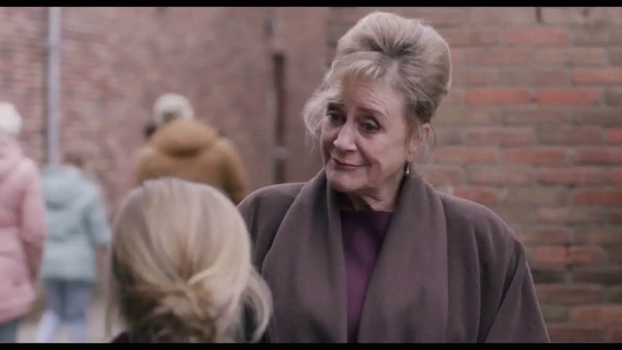Romy's Salon — tráiler