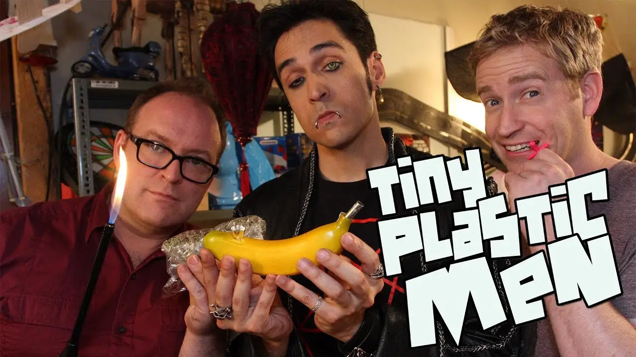 Tiny Plastic Men — tráiler