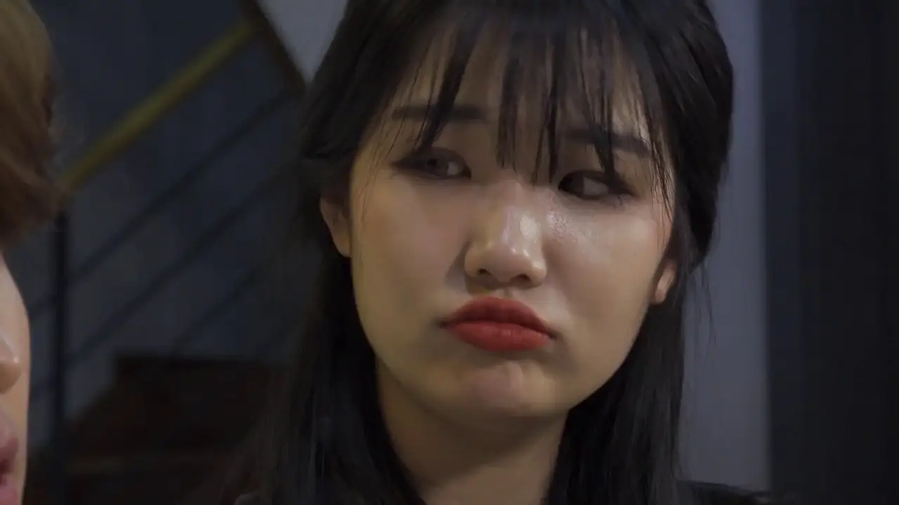 Escort Bar Oppa — trailer