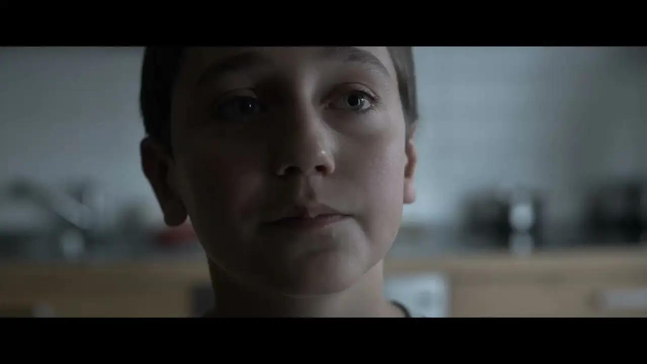 Les Poings Serrés — tráiler