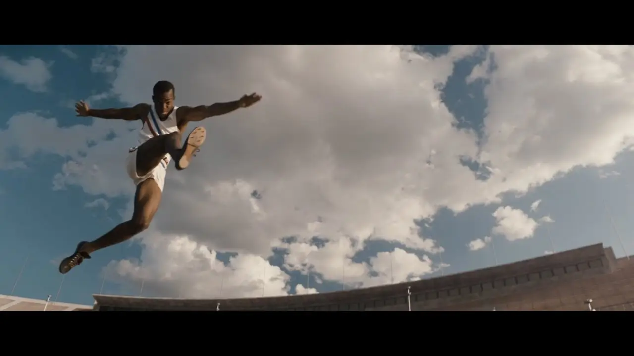 Race — tráiler