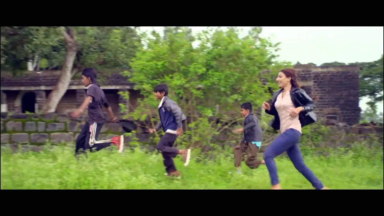 Chaarfutiya Chhokare — trailer