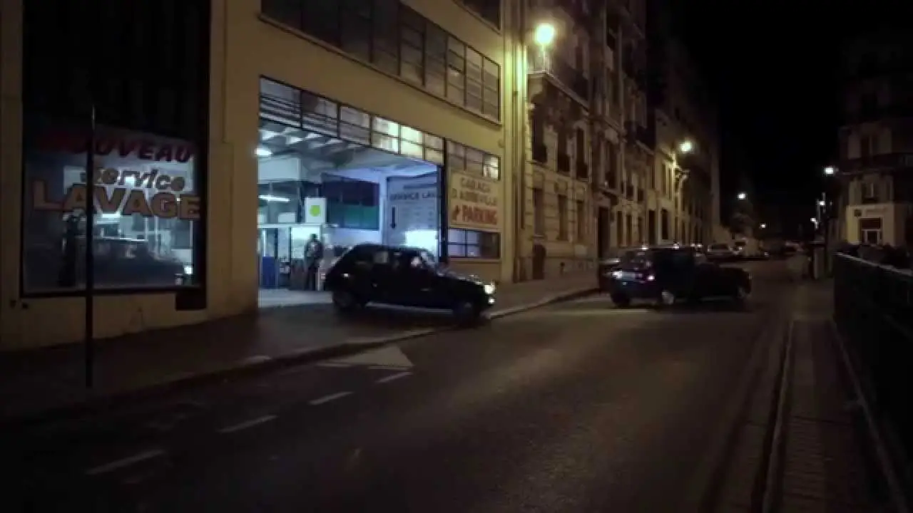 Люблю смотреть на девушек — трейлер