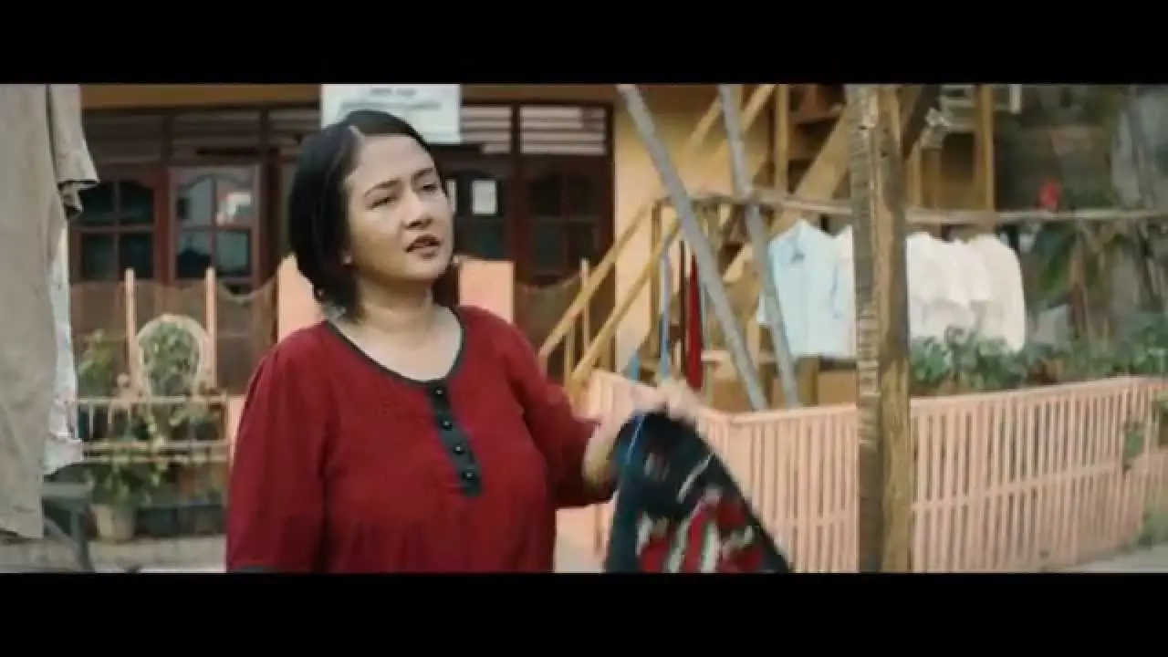 Bulan di Atas Kuburan — trailer