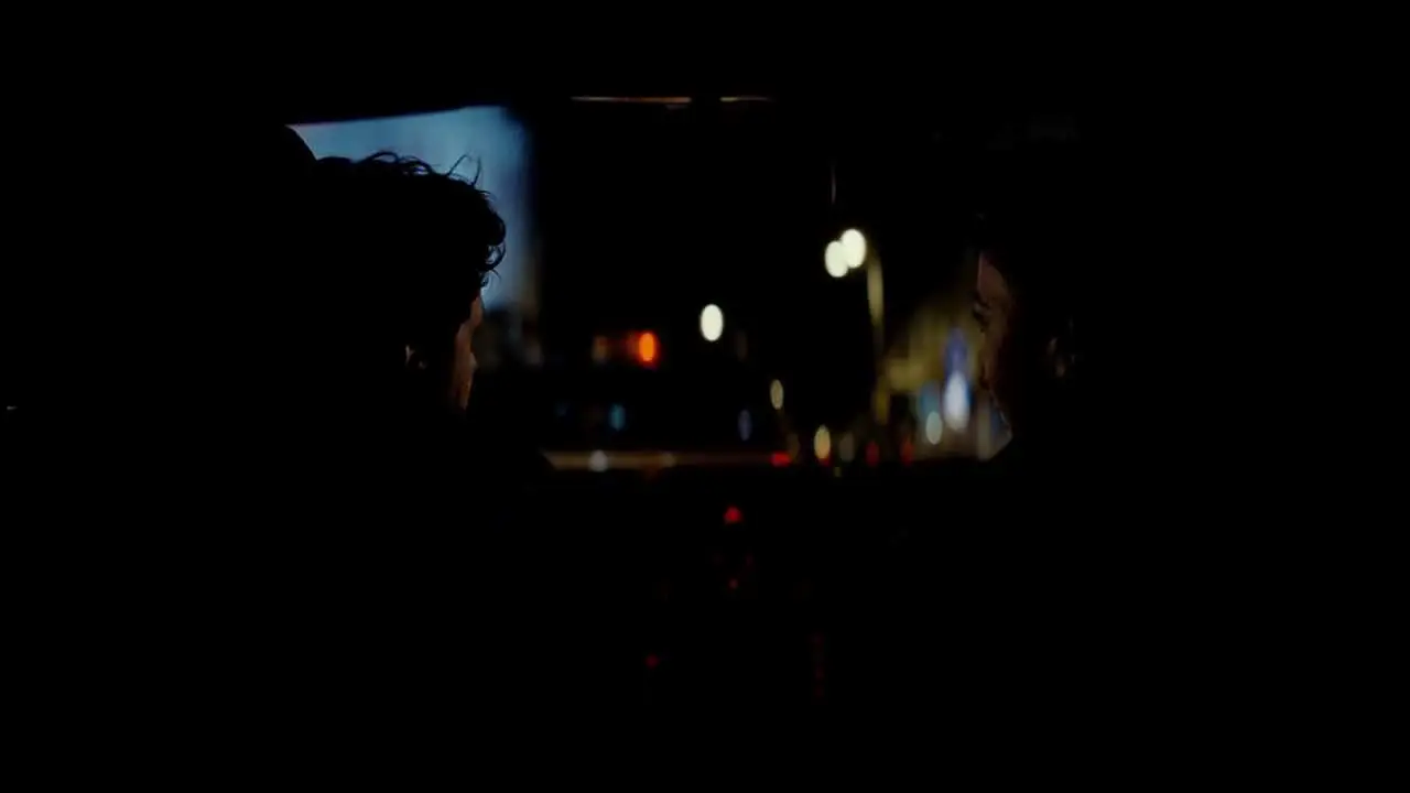 Cae la noche en Bucarest — tráiler