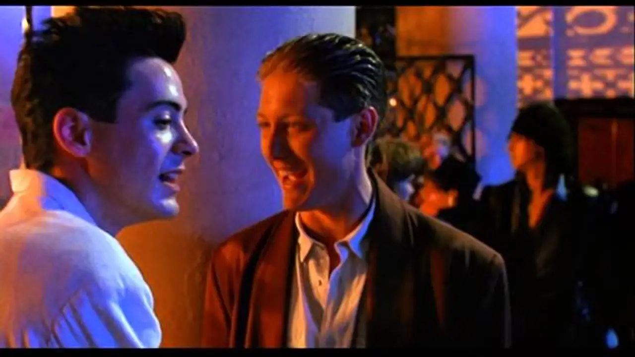 Less Than Zero — tráiler