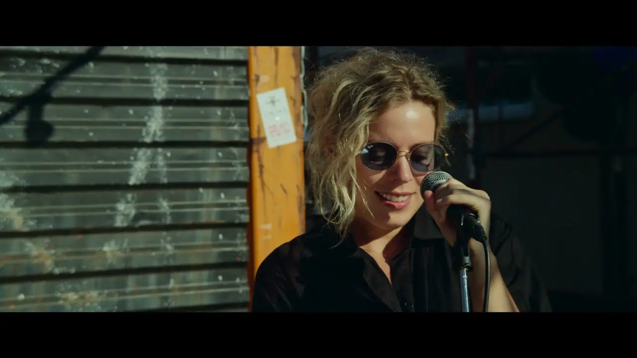 A Thousand Hours — tráiler