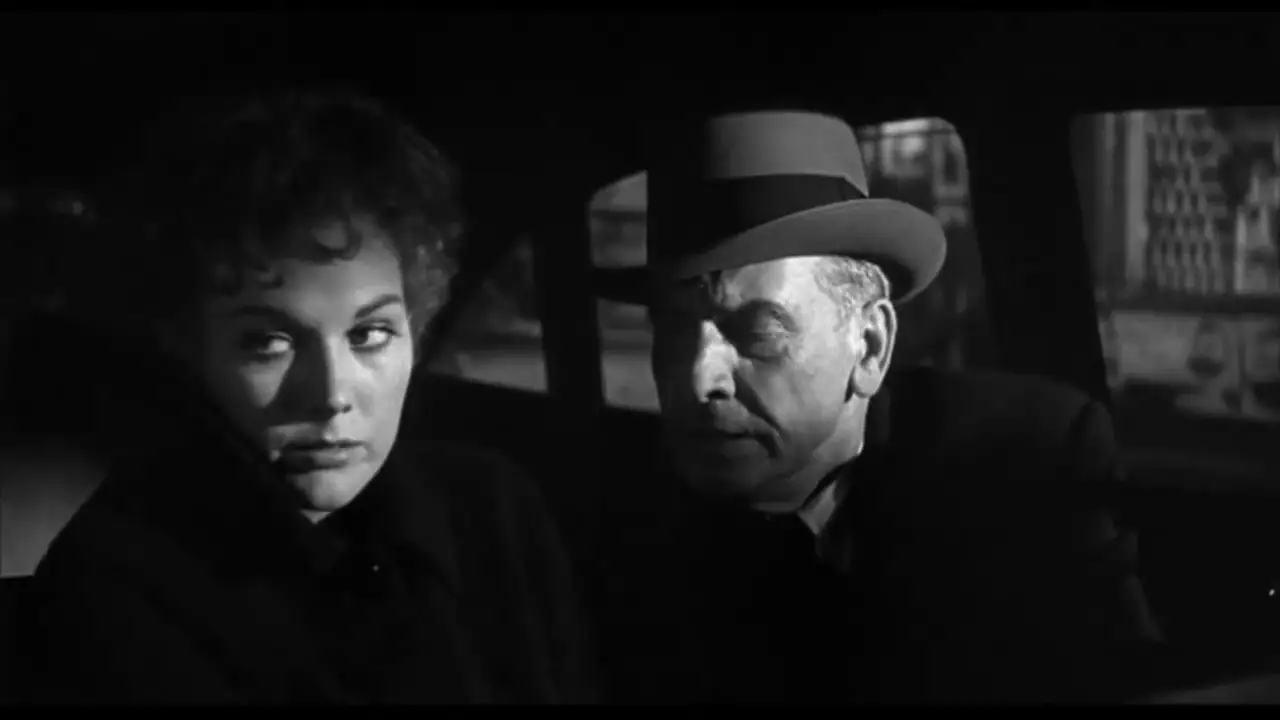 En mitad de la noche — tráiler