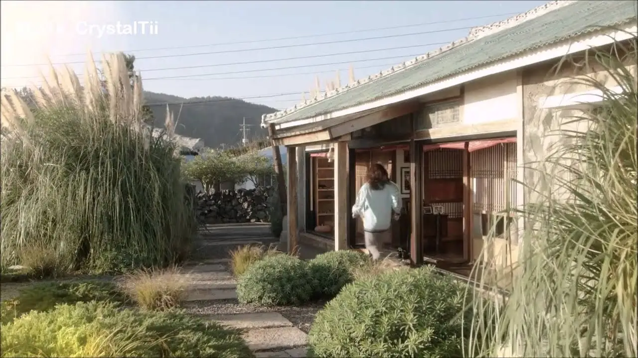 One Sunny Day — tráiler