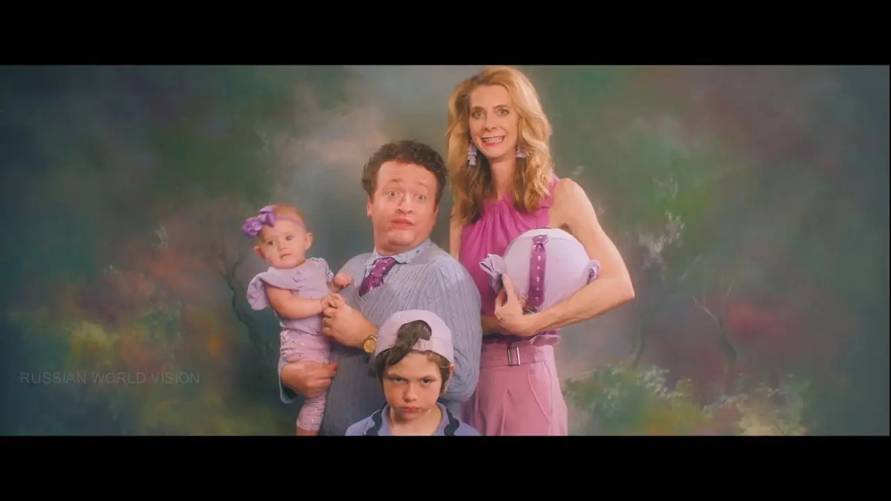 Greener Grass — tráiler