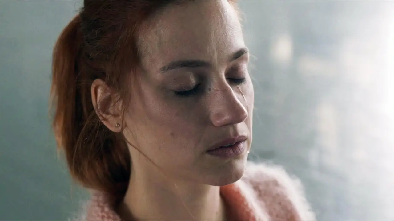 Don't Leave Me — tráiler