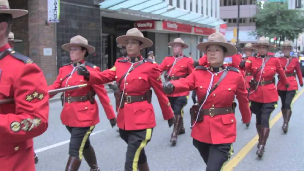 Being Canadian — tráiler