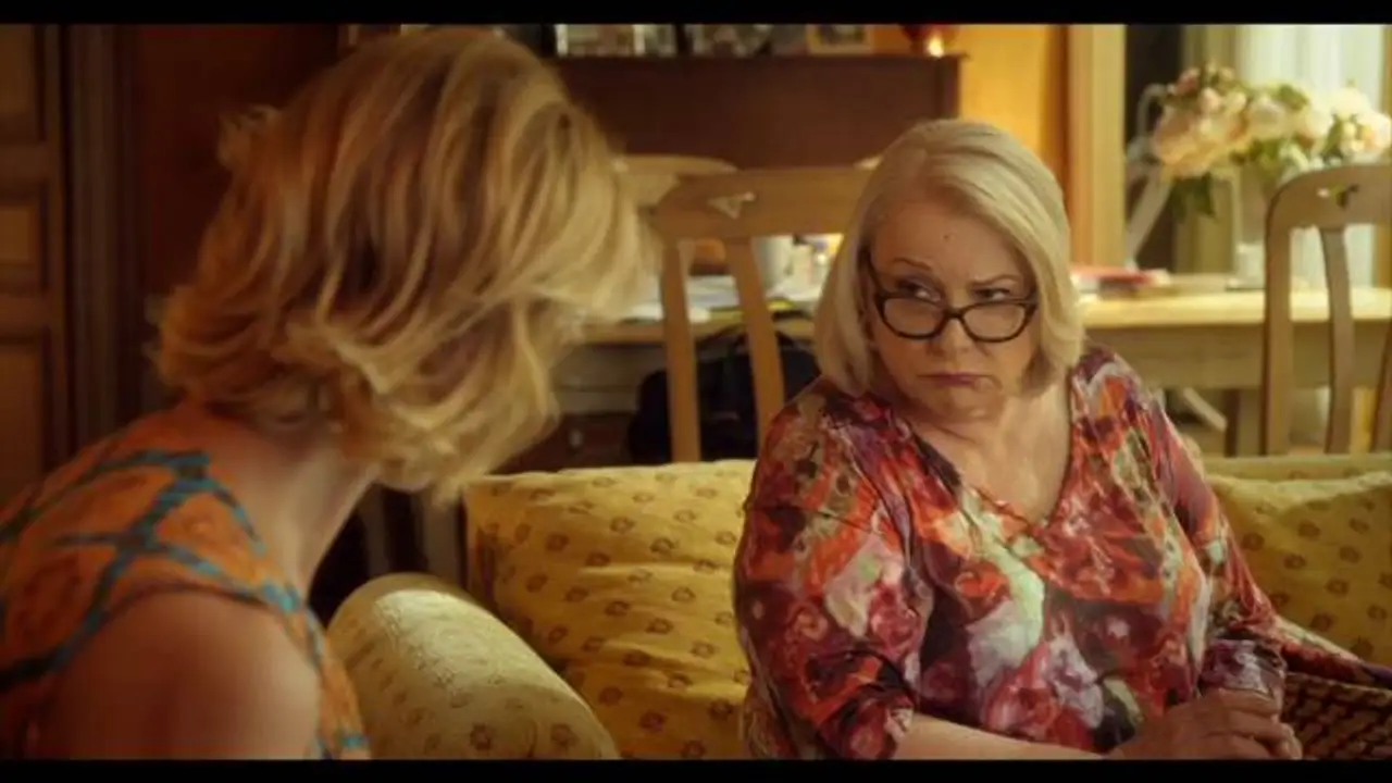 Retour chez ma mère — trailer
