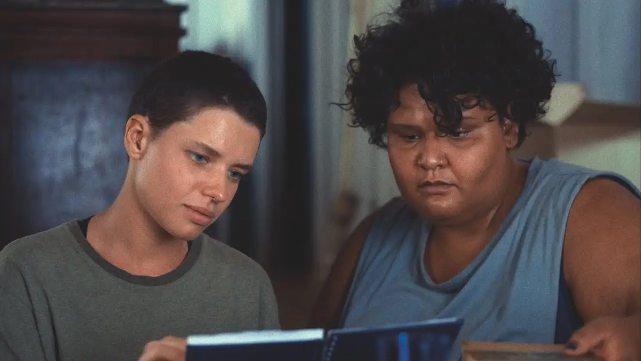 Cidade; Campo — trailer