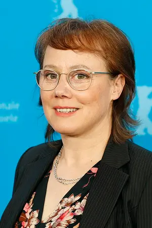 Ева Лёбау