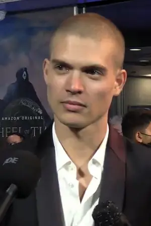 Josha Stradowski