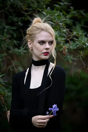 Ayvianna Snow