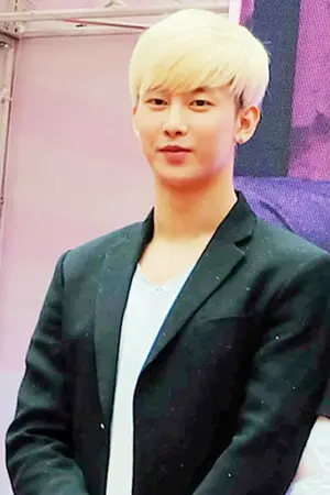 Zhou Yixuan