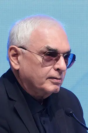 Карен Шахназаров