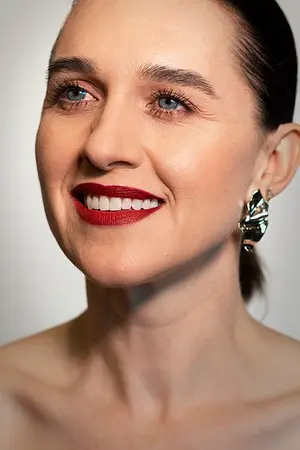 Лена Холл
