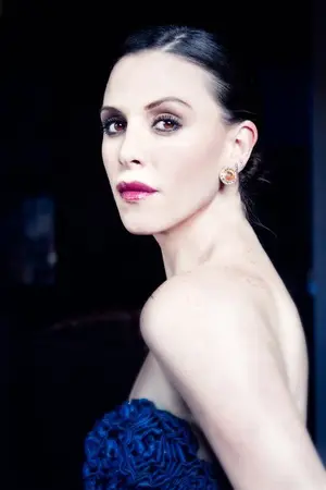 Alexandra De La Mora