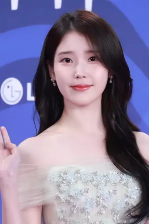 IU