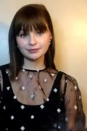 Лола Петтикрю