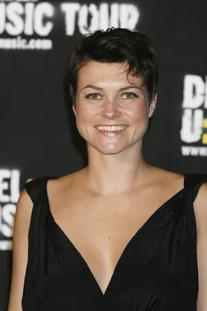 Holly Davidson