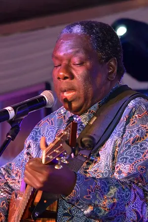 Vusi Mahlasela