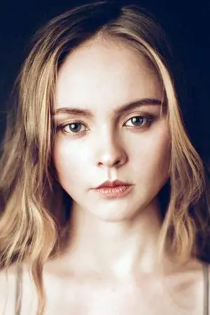 Ксения Отинова