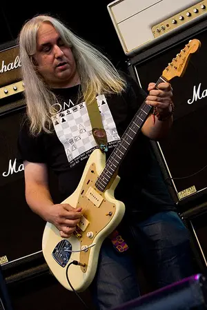 J Mascis
