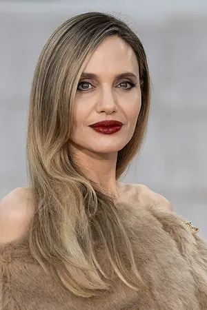 Анджелина Джоли