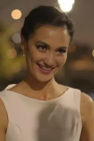 Atiqah Hasiholan
