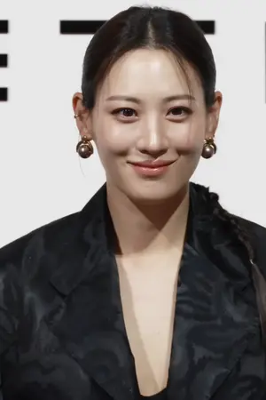Claudia Kim