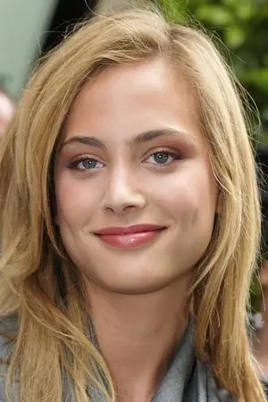 Nora Arnezeder