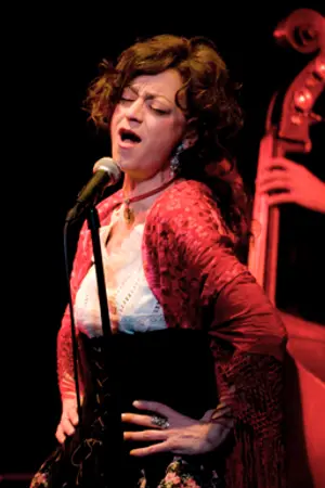 Carmen París
