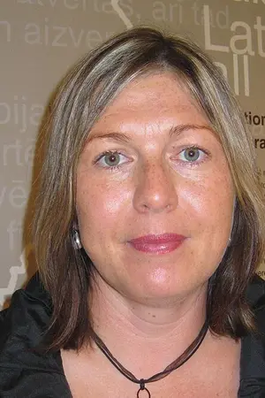 Nora Ikstena