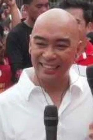 Wally Bayola