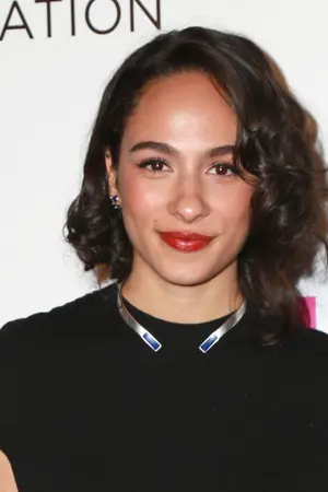 Aurora Perrineau