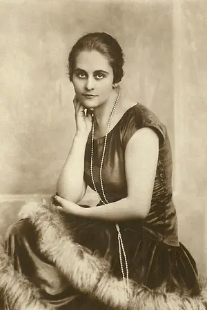 Carola Toelle