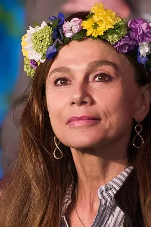 Лена Олин
