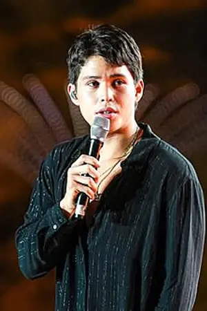 Kyle Echarri