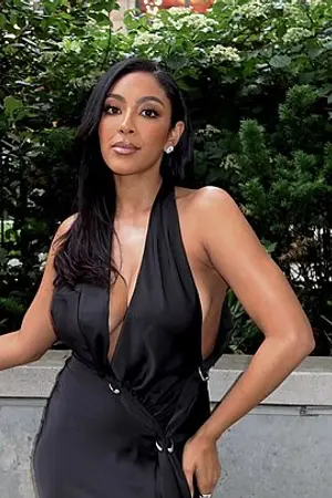 Tayshia Adams