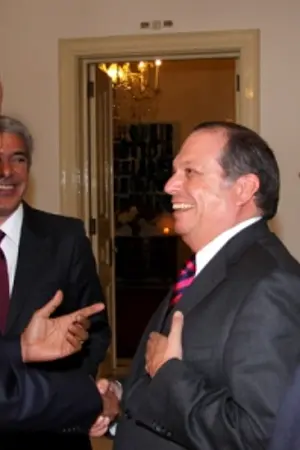 Carlos César