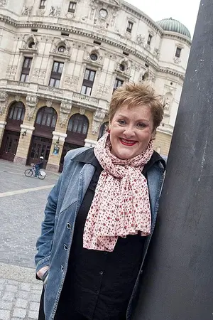 Karmele Larrinaga