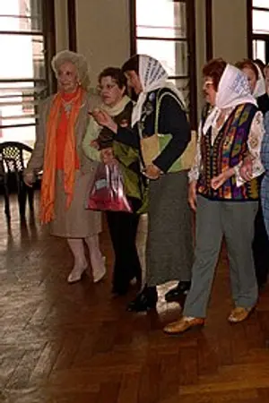 Abuelas de Plaza de Mayo