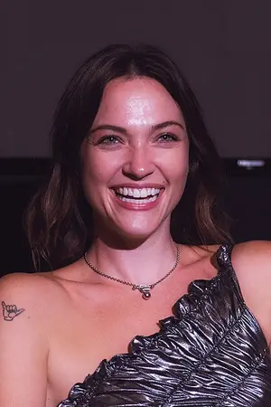 Violett Beane