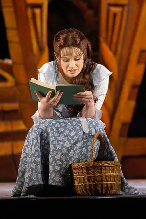 Dóra Szinetár
