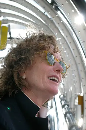 Лиза Бейнс