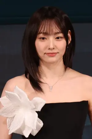 Kang Mi-na